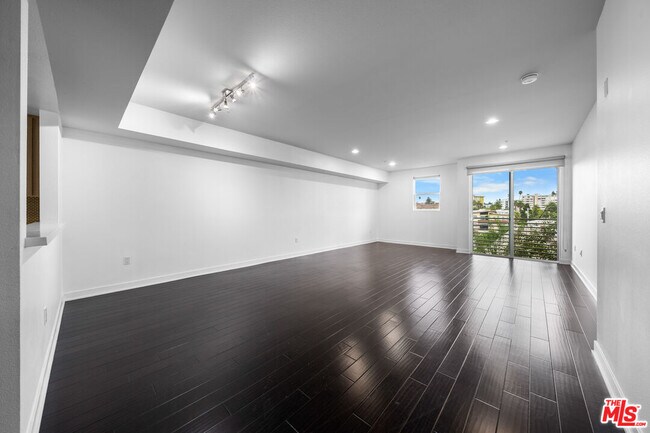 Building Photo - 436 S Virgil Ave