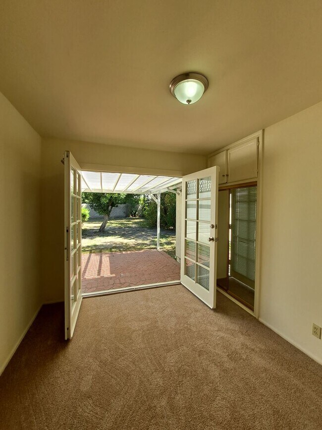 Building Photo - 3 BEDROOM HOME W/CENTRAL AIR CONDITIONING