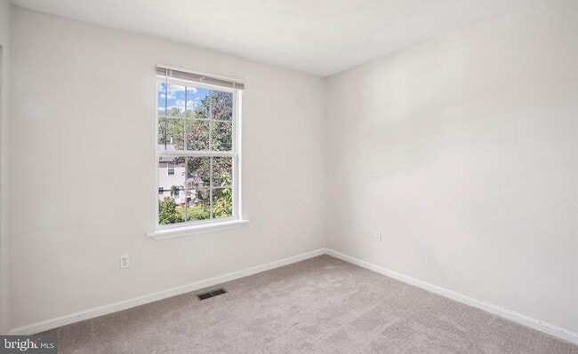 Building Photo - 1623 Chesapeake Ln