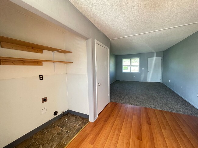 Building Photo - 5364 S Hutchinson Ave