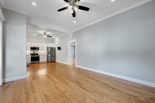 Building Photo - 137 Knowles Ave