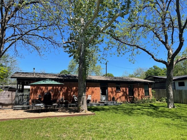 Building Photo - 1809 Forestglade Dr