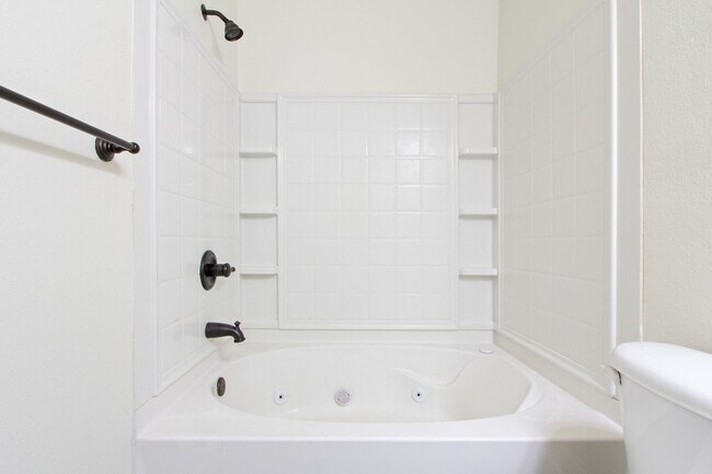 Building Photo - * MOVE IN SUMMER 7/25/2027 * 5 Bed 3 Bath ...