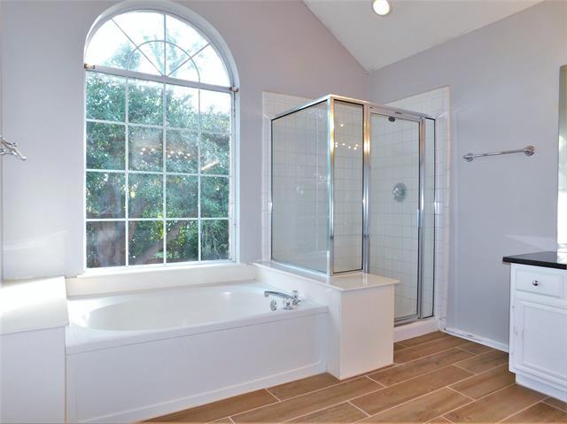 Building Photo - 1808 Ingleside Dr