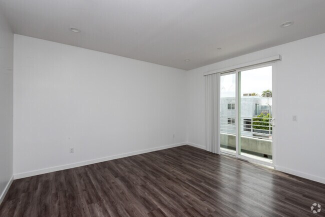 2 BR, 2 BA, 2 HBA, Master bedroom - 5941 Barton Ave