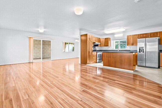 Building Photo - Spacious 3 Bedroom, 2.5 Bath Single Family...