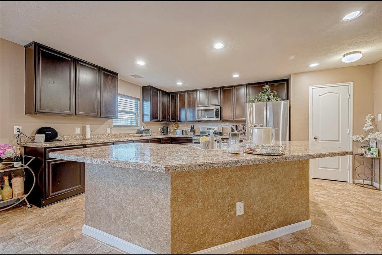 Building Photo - 14947 Trinity Meadow Dr