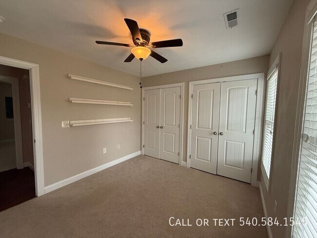 Building Photo - 839 Summerdean Ave NE