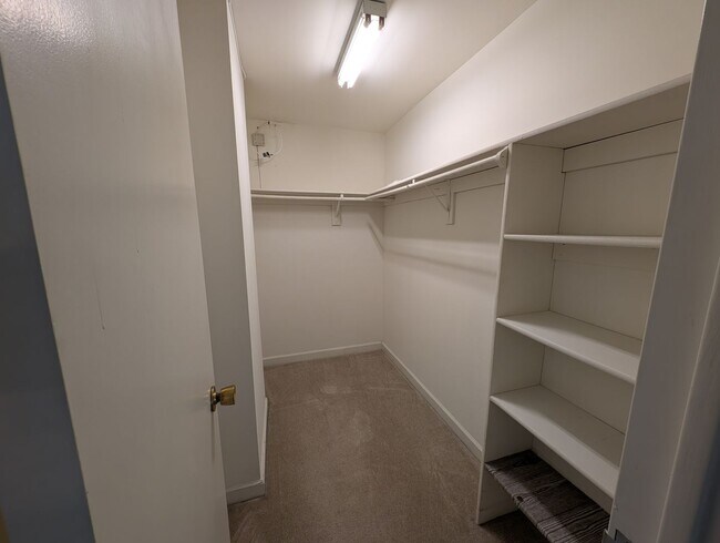Building Photo - River Place Unit in Rosslyn!