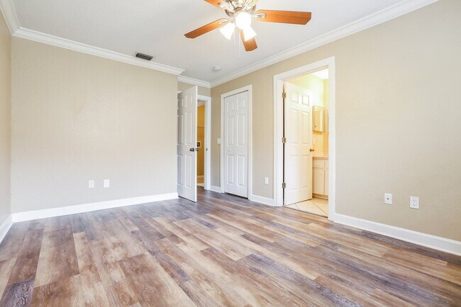 Building Photo - 2429 Vedado St