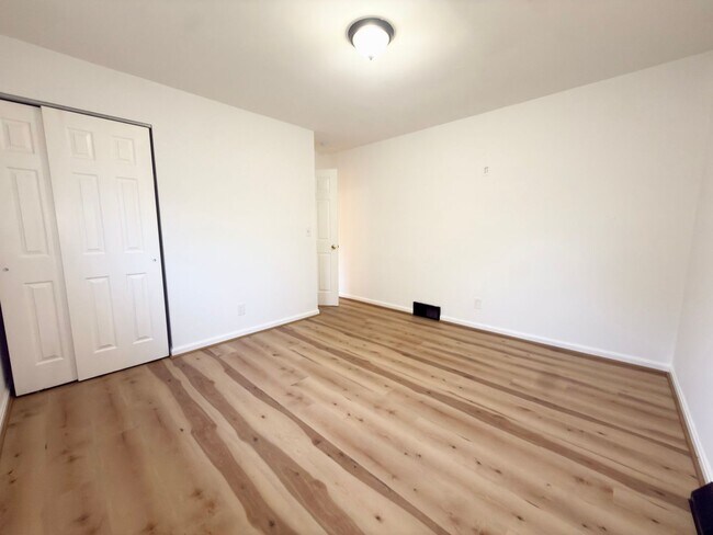 Building Photo - Cozy 3-Bedroom Home with Fenced Yard & Flexible Space – Cincinnati, OH