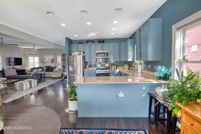 Building Photo - 1210 3rd Ave