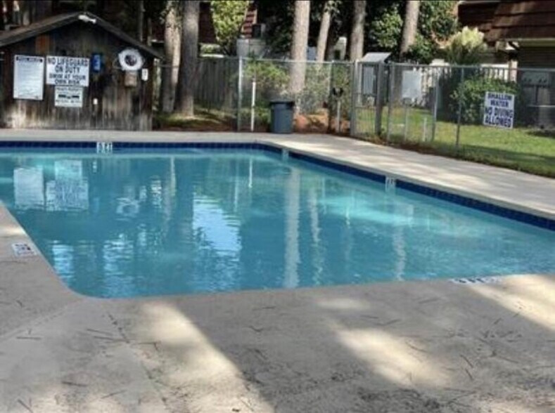 Community Pool - 1025 Carolina Rd