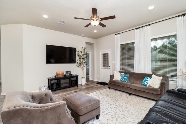 Building Photo - 323 Fanpalm Ct