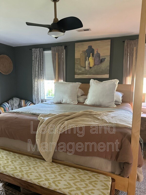 Building Photo - 823 Jordan St