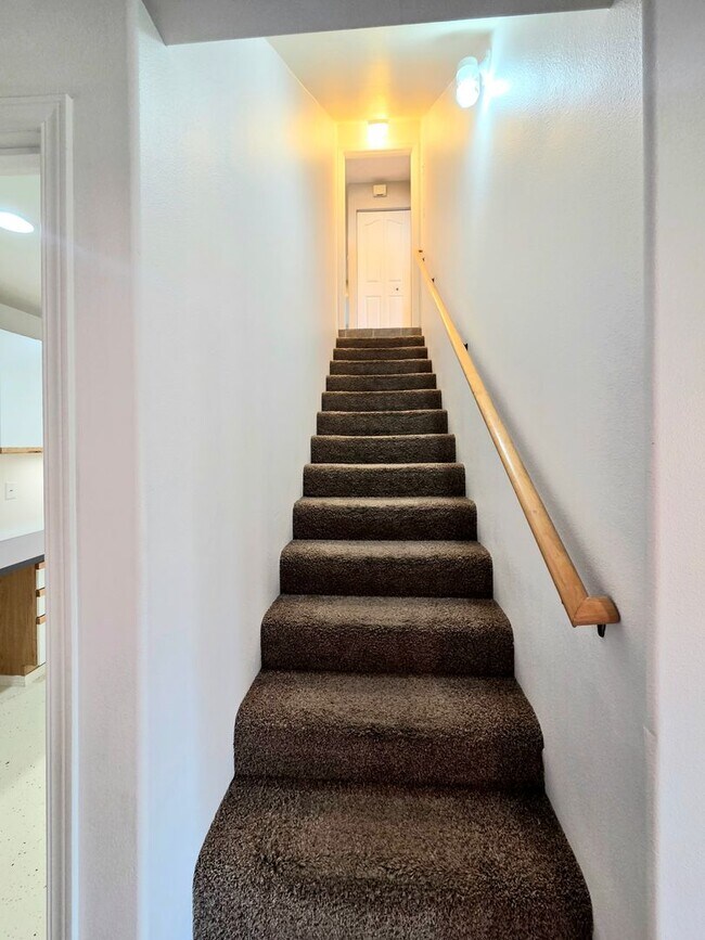 Building Photo - Grandiose Home on 1 Acre -- in East Wenatchee for Rent!!