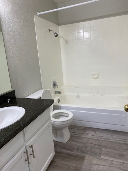 master bath - 5036 S Rainbow Blvd