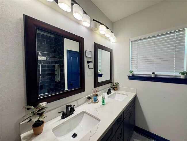 Building Photo - 431 Leboeuf St