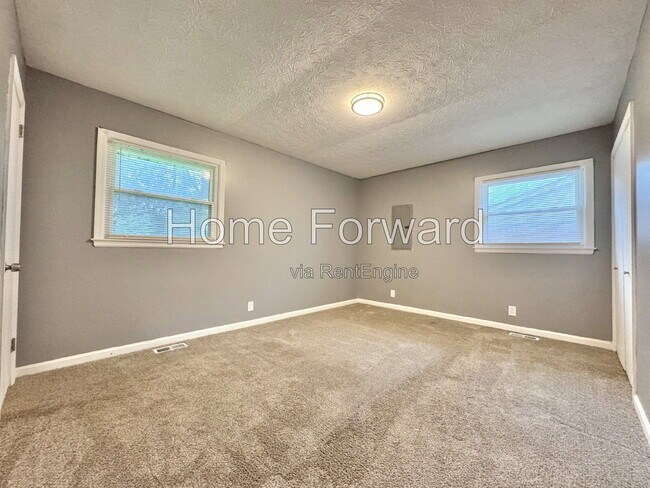 Building Photo - 1720 Traveller Rd
