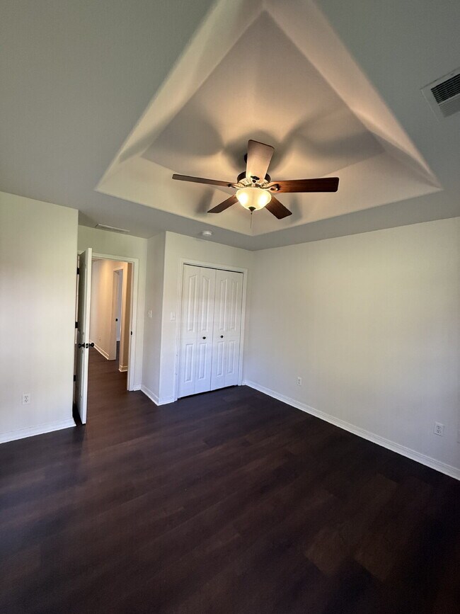 Building Photo - Spacious 3 BR with a fenced in backyard