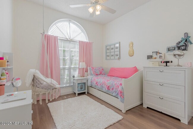 Building Photo - 4051 Richmond Park Dr E
