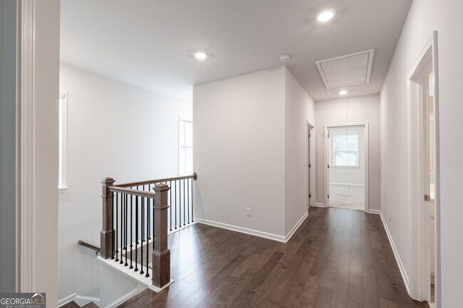Building Photo - 2701 Cedar Pne Wy