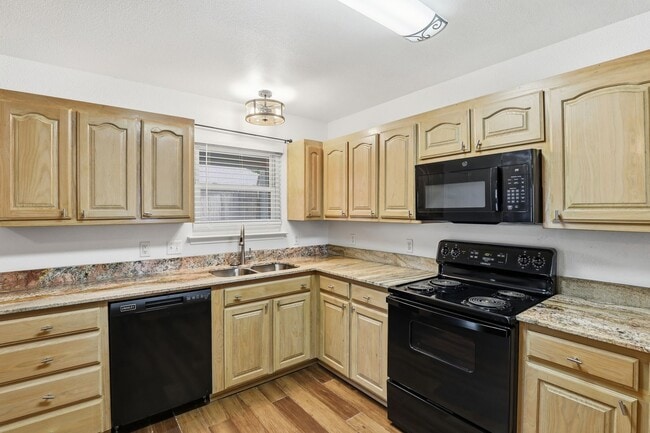 Building Photo - 1502 Sharron Ct