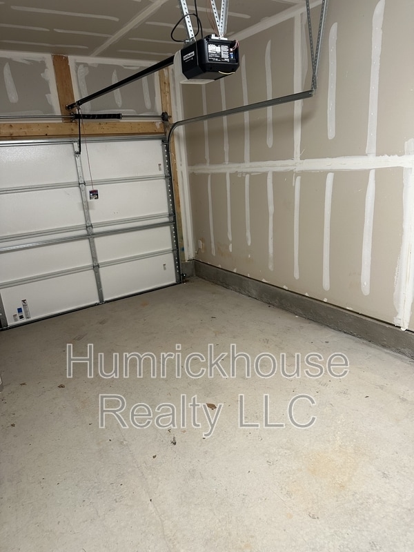 Building Photo - 1027 S Point Rd