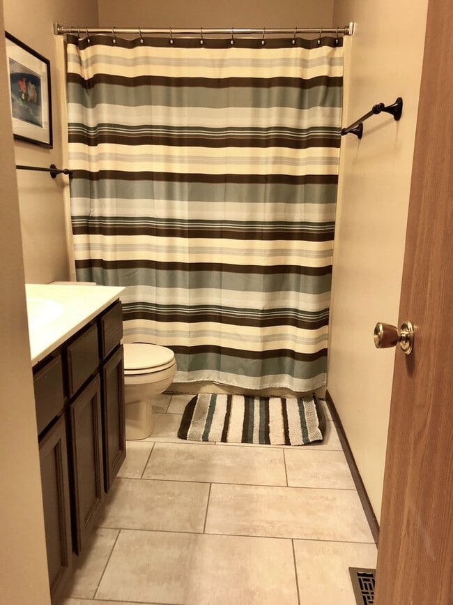 Building Photo - $3,050 |5 Bedroom 3 Bath |Fenced Backyard| Deck| Laundry| Basement