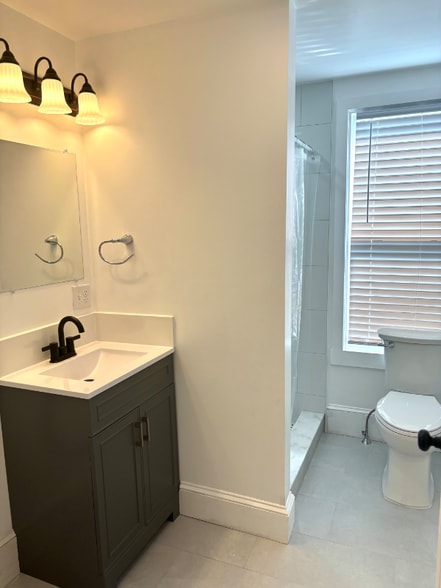 Building Photo - 132 Division St