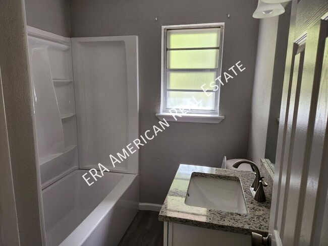 Building Photo - 503 W Griffith Ave