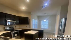 Building Photo - 823 Point Cove