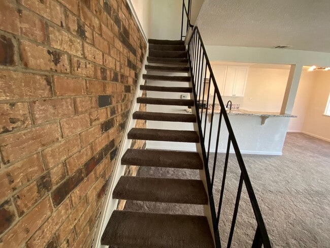 Building Photo - Remodeled 2 bedroom 1 bath townhouse