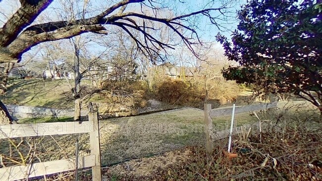 Building Photo - 2016 Willowbrook Way