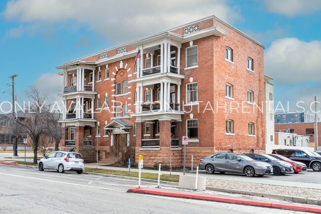 Building Photo - 276 E Broadway