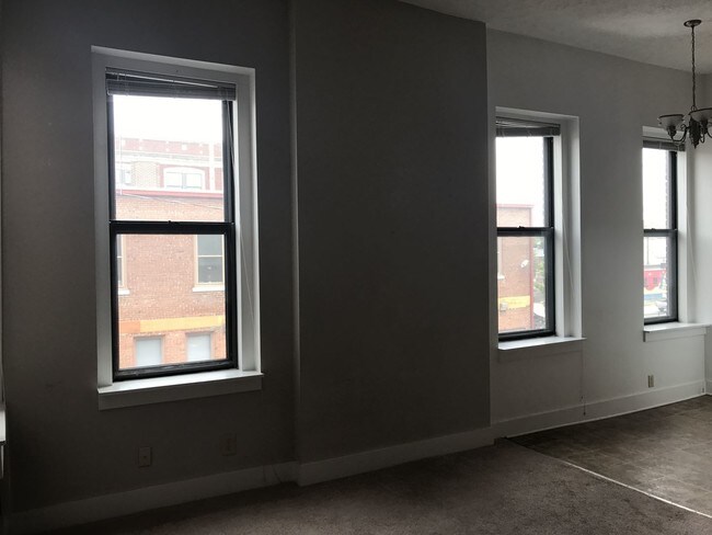 Building Photo - 1009 S 3rd St