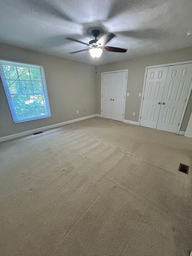 Building Photo - Like New Townhome in Old SW! Close to Cari...