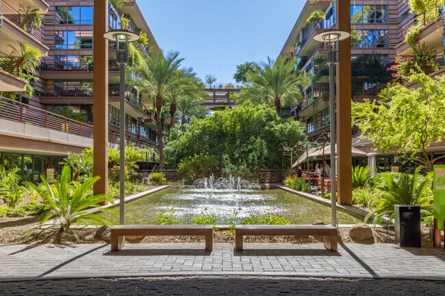 Building Photo - 7131 E Rancho Vista Dr