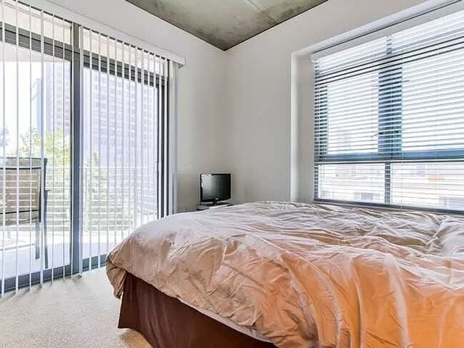 Building Photo - Downtown Views from Cortez Hill! Tall Ceil...