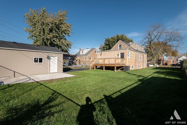 Building Photo - 4912 S Lamon Ave