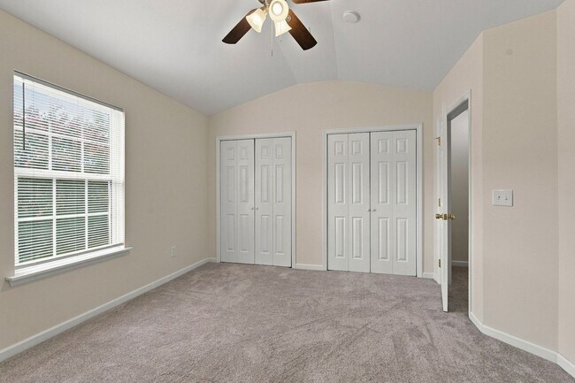 Building Photo - Charming 2-Bed Townhome in Hardison Hills