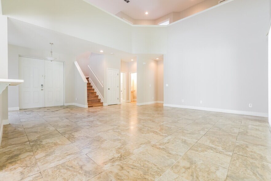 Building Photo - 6126 39th Ct E