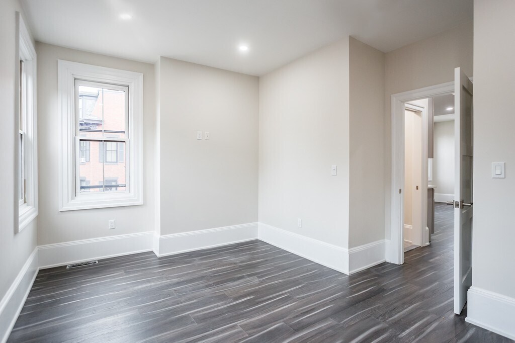 Building Photo - 45 Clarendon St