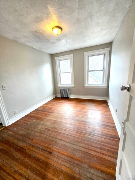 Building Photo - 457 Admiral St