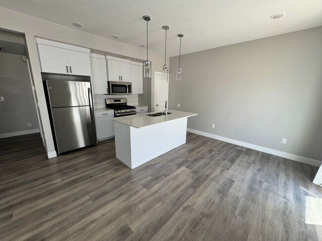 Building Photo - 2087 325 W