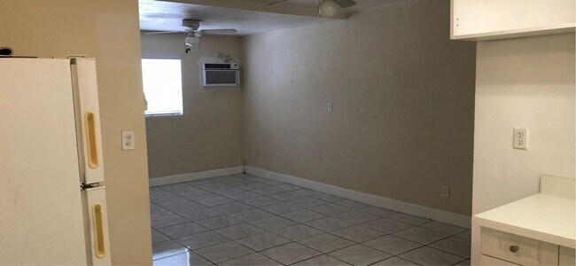 Building Photo - 4800 Hollywood Blvd - 1H