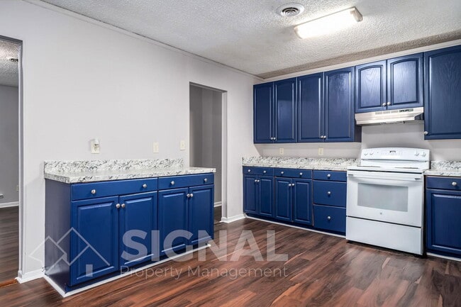 Building Photo - 515 8th Ave SW