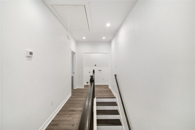 Building Photo - 2336 Charles Rd