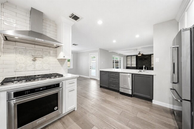 Building Photo - 15414 Ripplestream Dr
