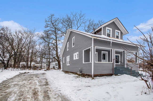 Building Photo - 195 Hubbard St